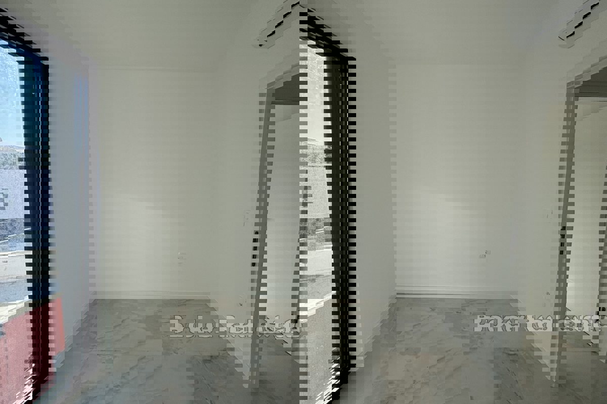 Attico moderno con vista mare