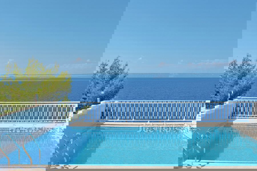 Palazzina prima fila al mare