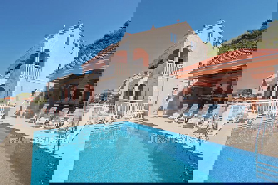 Palazzina prima fila al mare