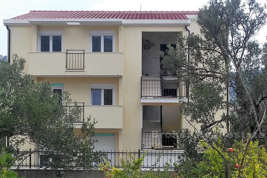 Nuova casa con 7 appartamenti, in vendita