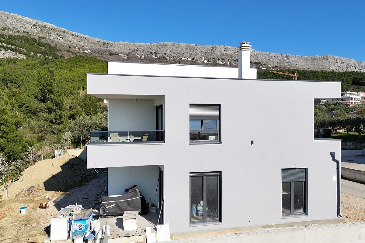 Casa di nuova costruzione con due appartamenti vicino al mare