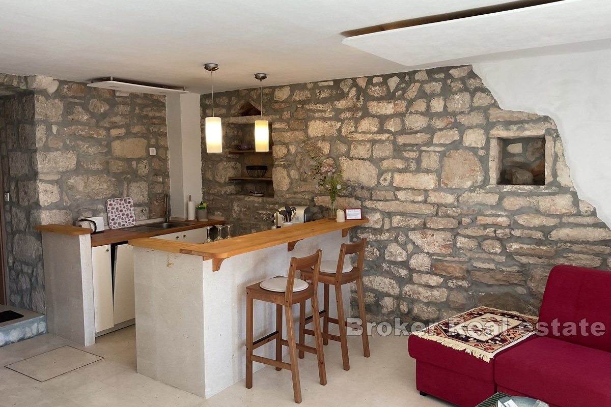 Casa bifamiliare in pietra con vista panoramica sul mare
