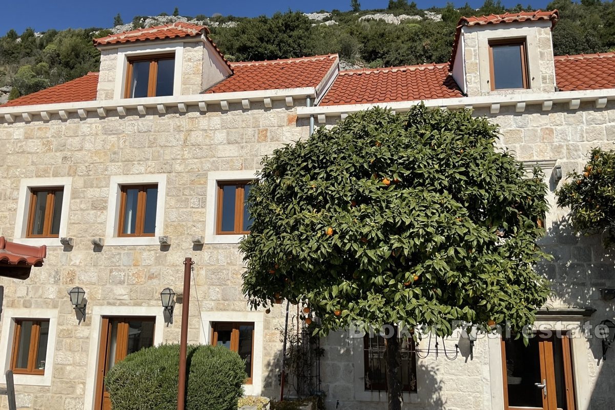 Casa bifamiliare in pietra con vista panoramica sul mare