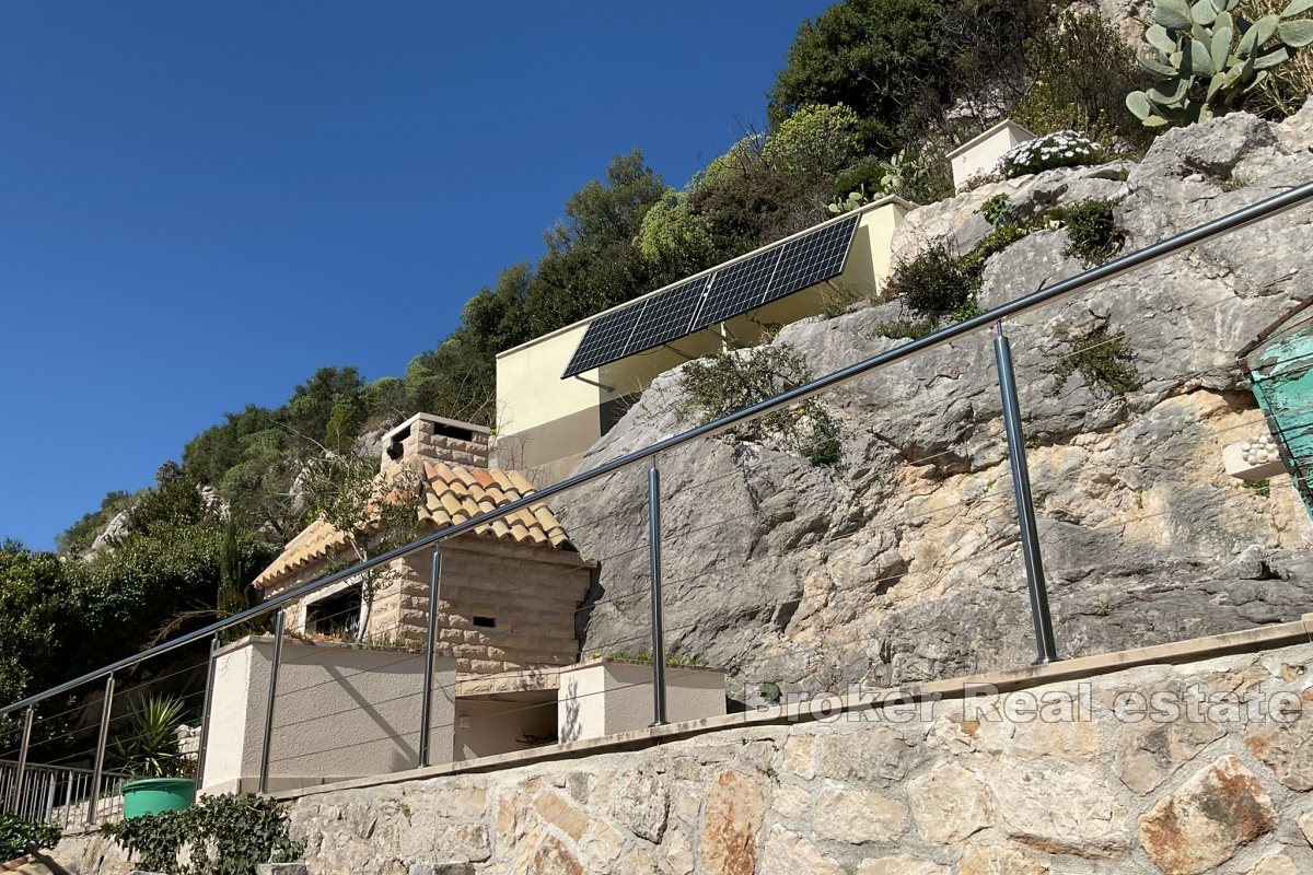 Casa bifamiliare in pietra con vista panoramica sul mare