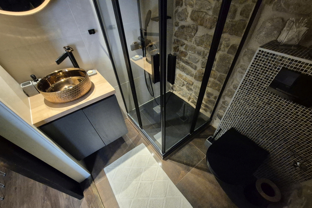 Casa in pietra dalmata autoctona completamente ristrutturata
