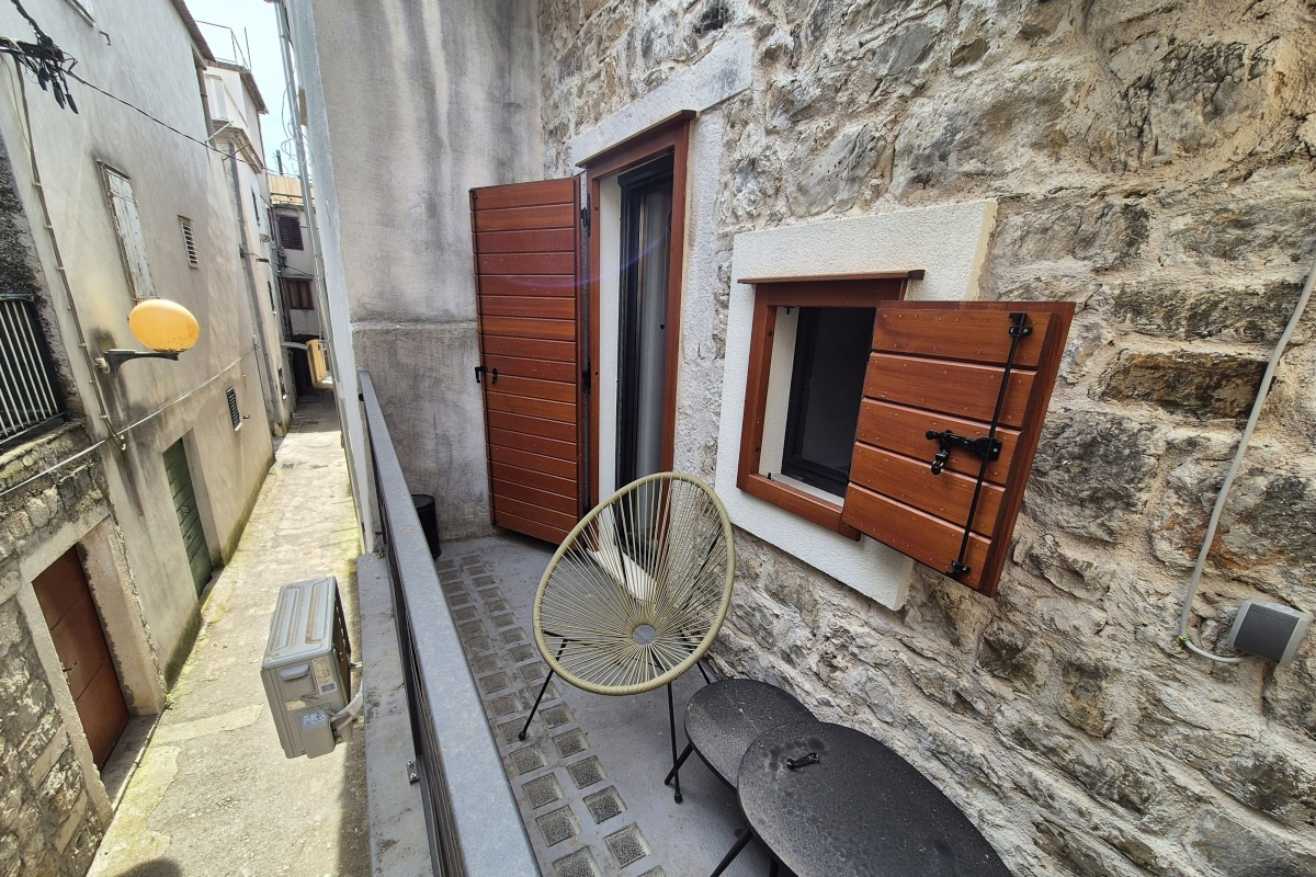 Casa in pietra dalmata autoctona completamente ristrutturata