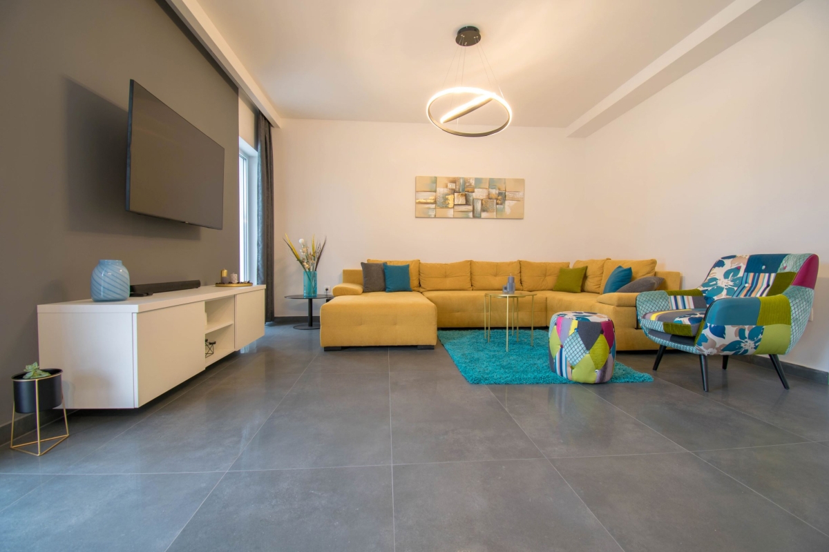 Villa con piscina e vista mare