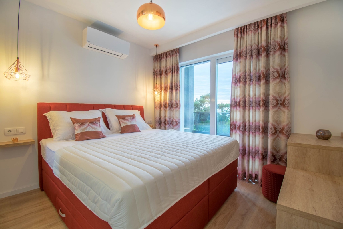 Villa con piscina e vista mare