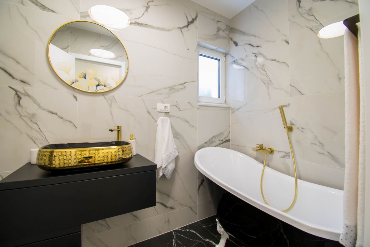 Villa con piscina e vista mare