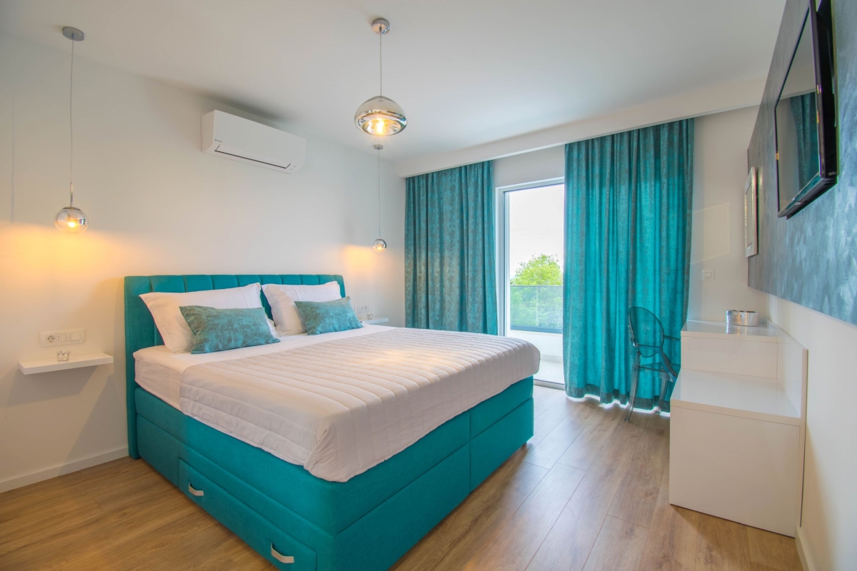 Villa con piscina e vista mare