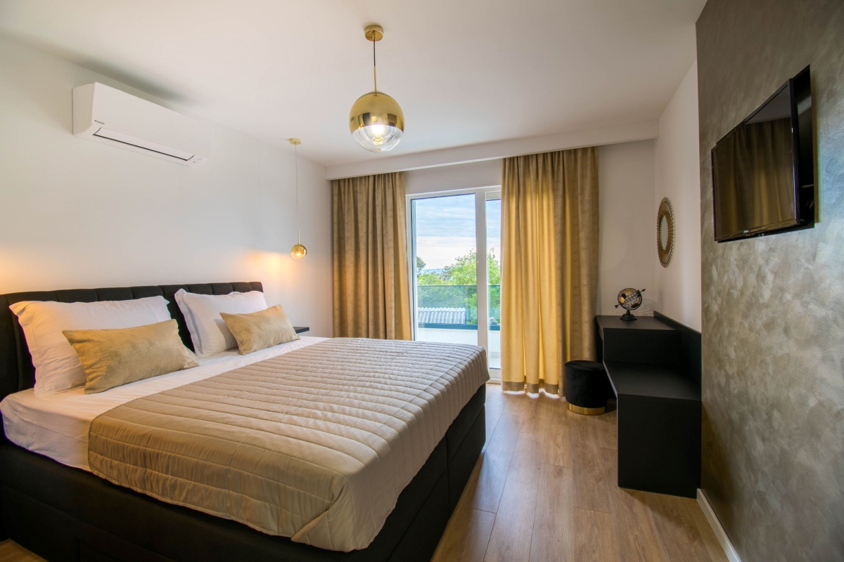 Villa con piscina e vista mare