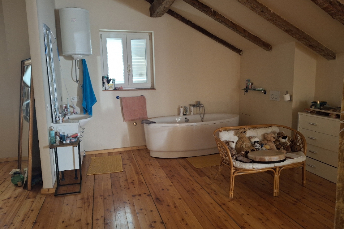 Casa bifamiliare in posizione eccezionale a Kaštela