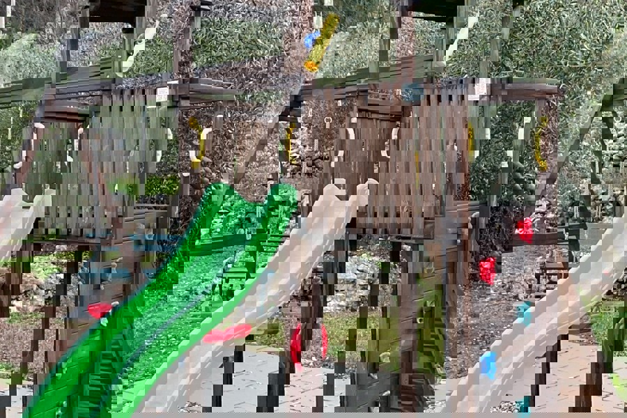 Casa con piscina immersa nella natura