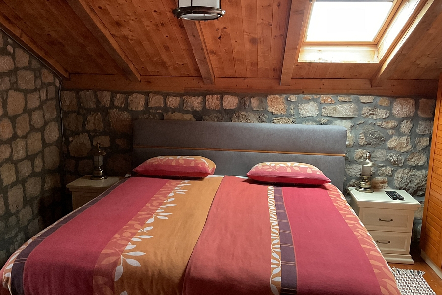 Casa con piscina immersa nella natura