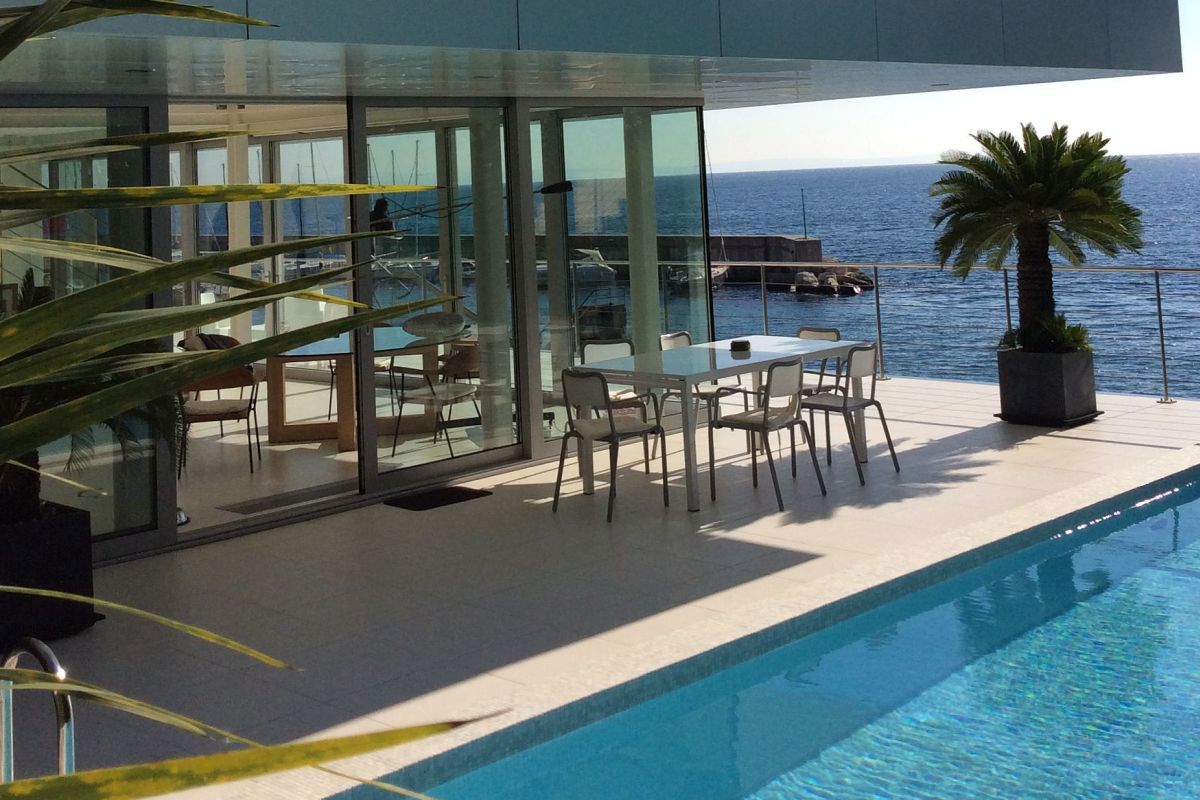 Villa di design prima fila al mare