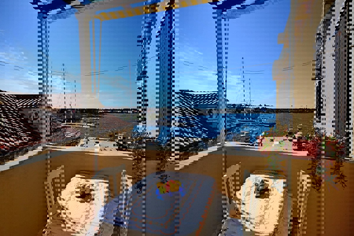 Tre appartamenti in prima fila sul mare