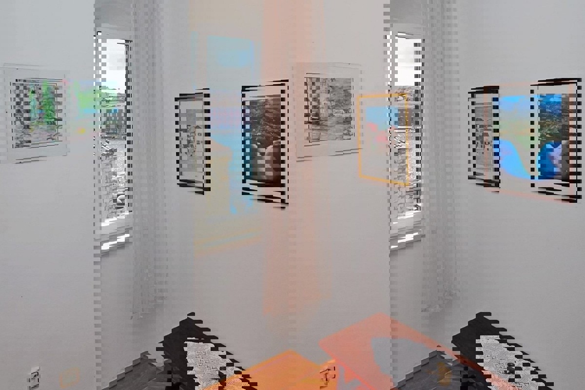 Tre appartamenti in prima fila sul mare