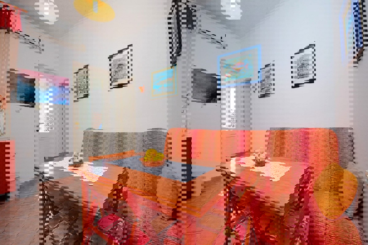 Tre appartamenti in prima fila sul mare