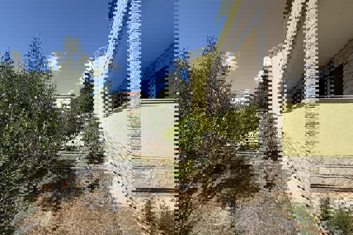 Appartamento con due camere da letto con giardino e parcheggio