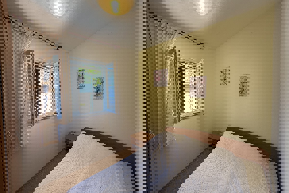 Appartamento con due camere da letto con giardino e parcheggio