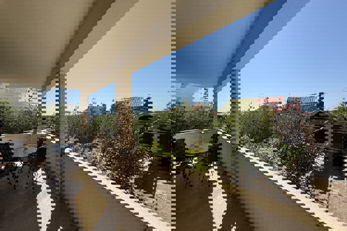 Appartamento con due camere da letto con giardino e parcheggio