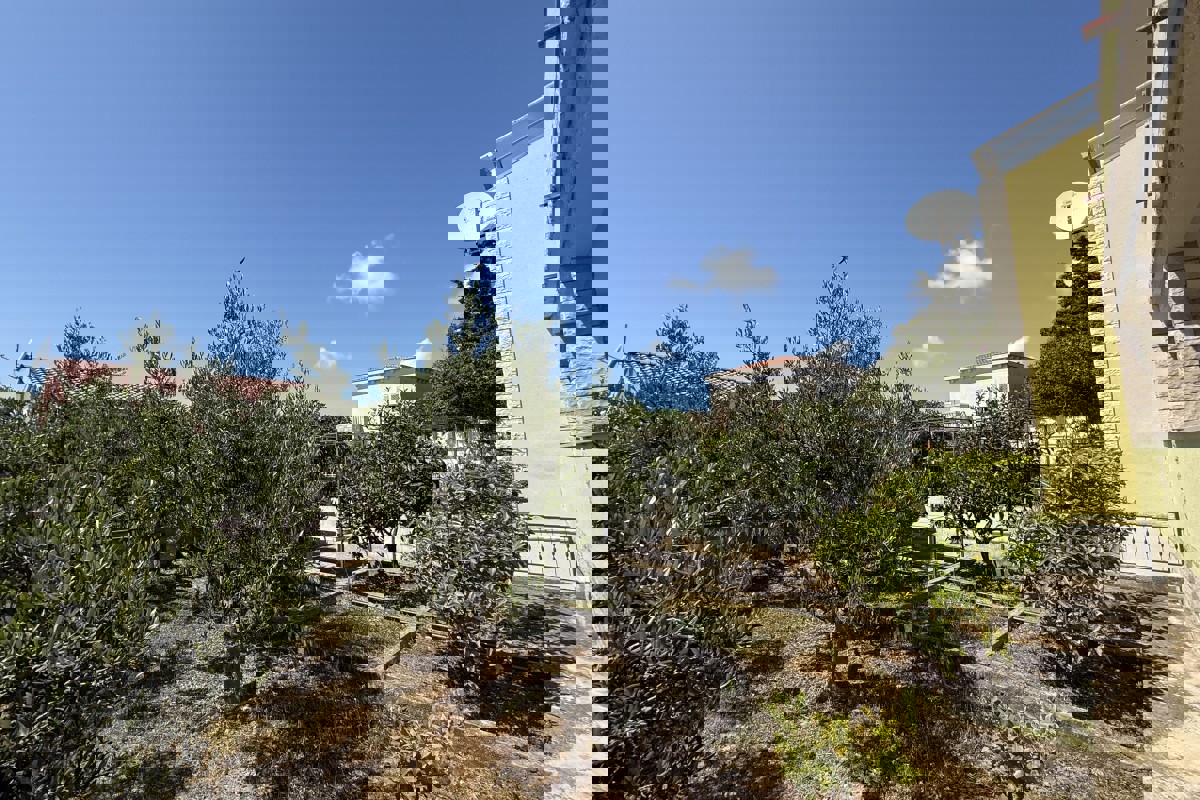 Appartamento con due camere da letto con giardino e parcheggio