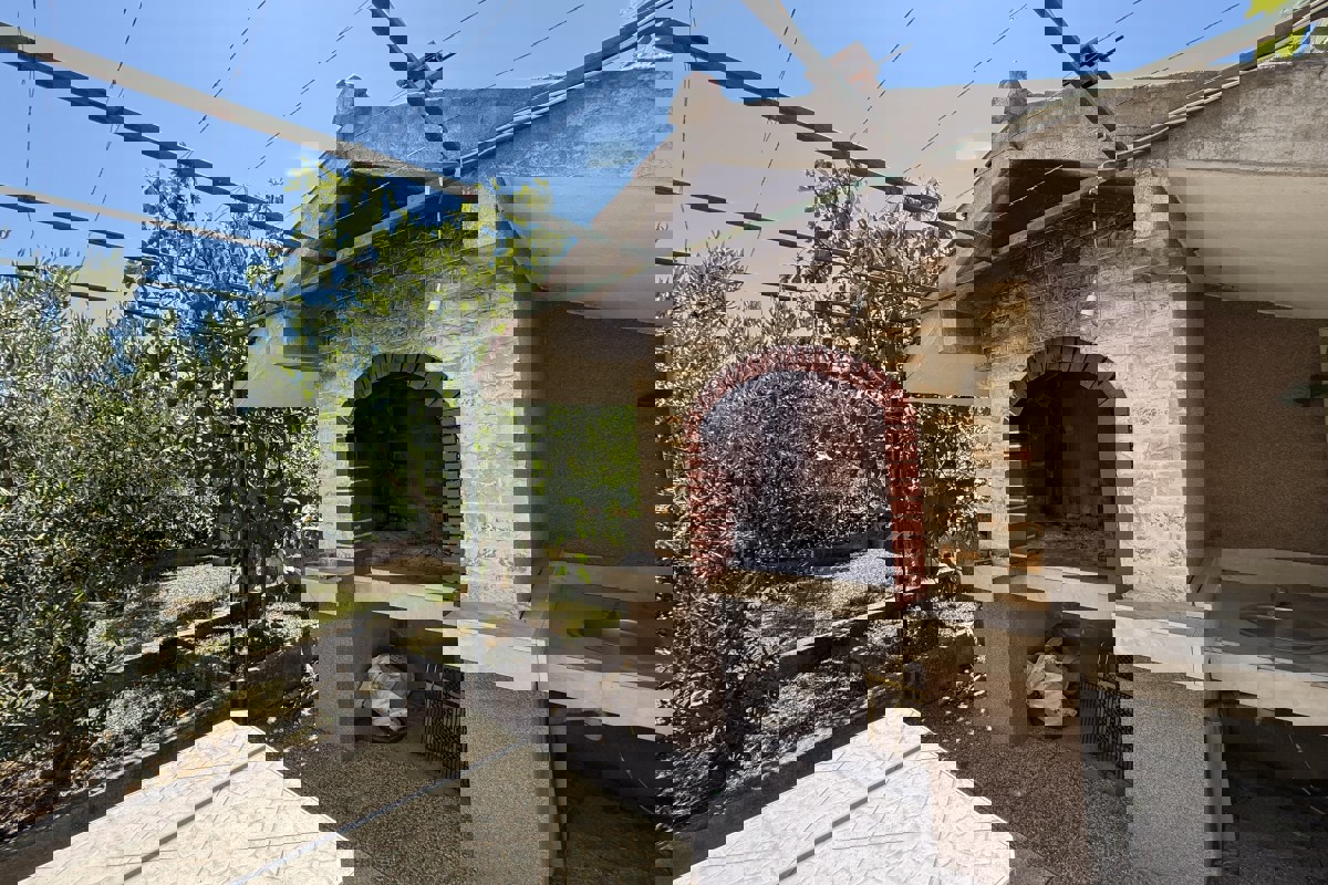 Appartamento con due camere da letto con giardino e parcheggio