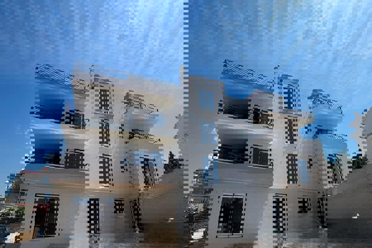 Appartamento in un nuovo edificio con vista mare