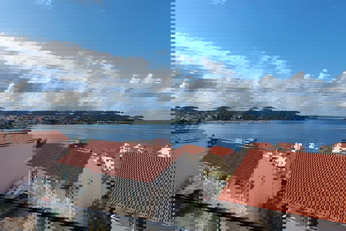 Attico con vista mare nella splendida Rogoznica