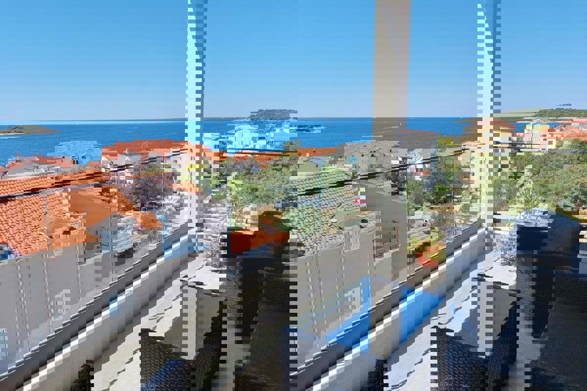 Attico con vista mare nella splendida Rogoznica