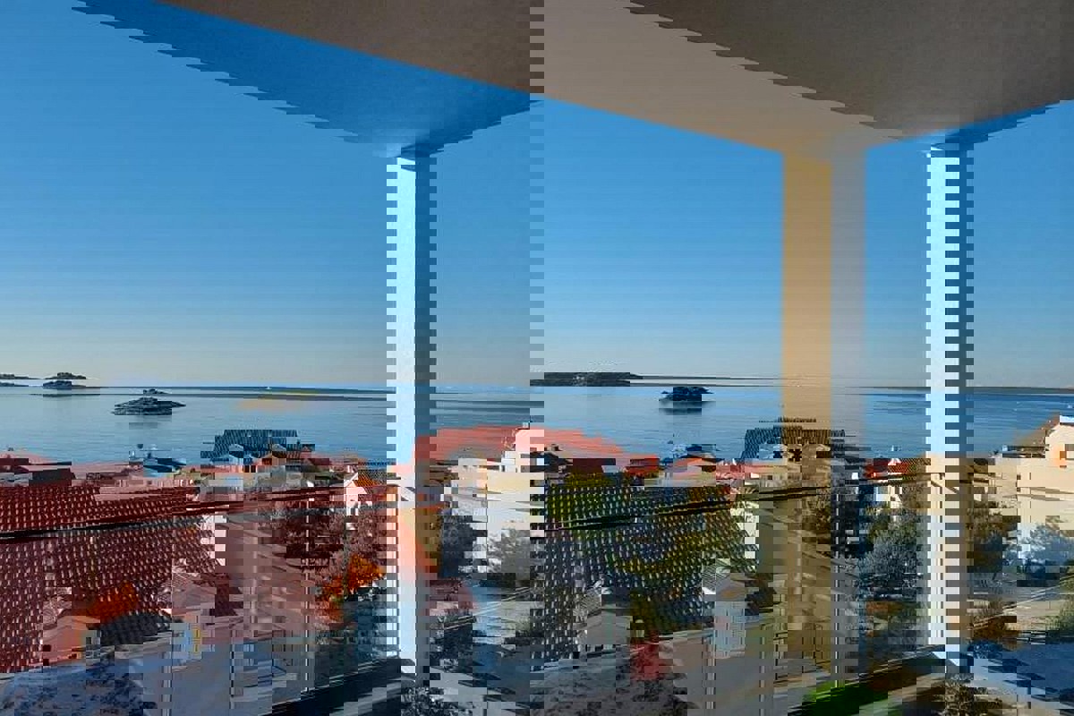 Attico con vista mare nella splendida Rogoznica