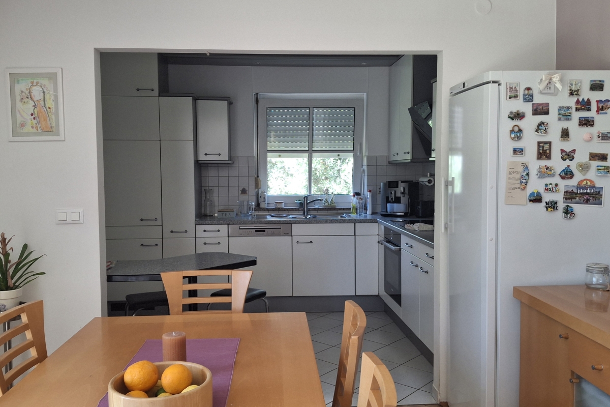 Appartamento con tre camere da letto, garage e posto auto