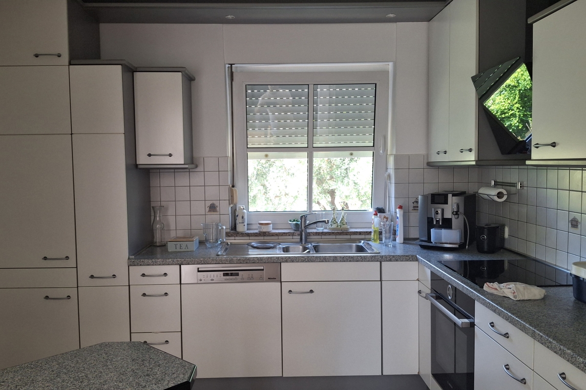 Appartamento con tre camere da letto, garage e posto auto