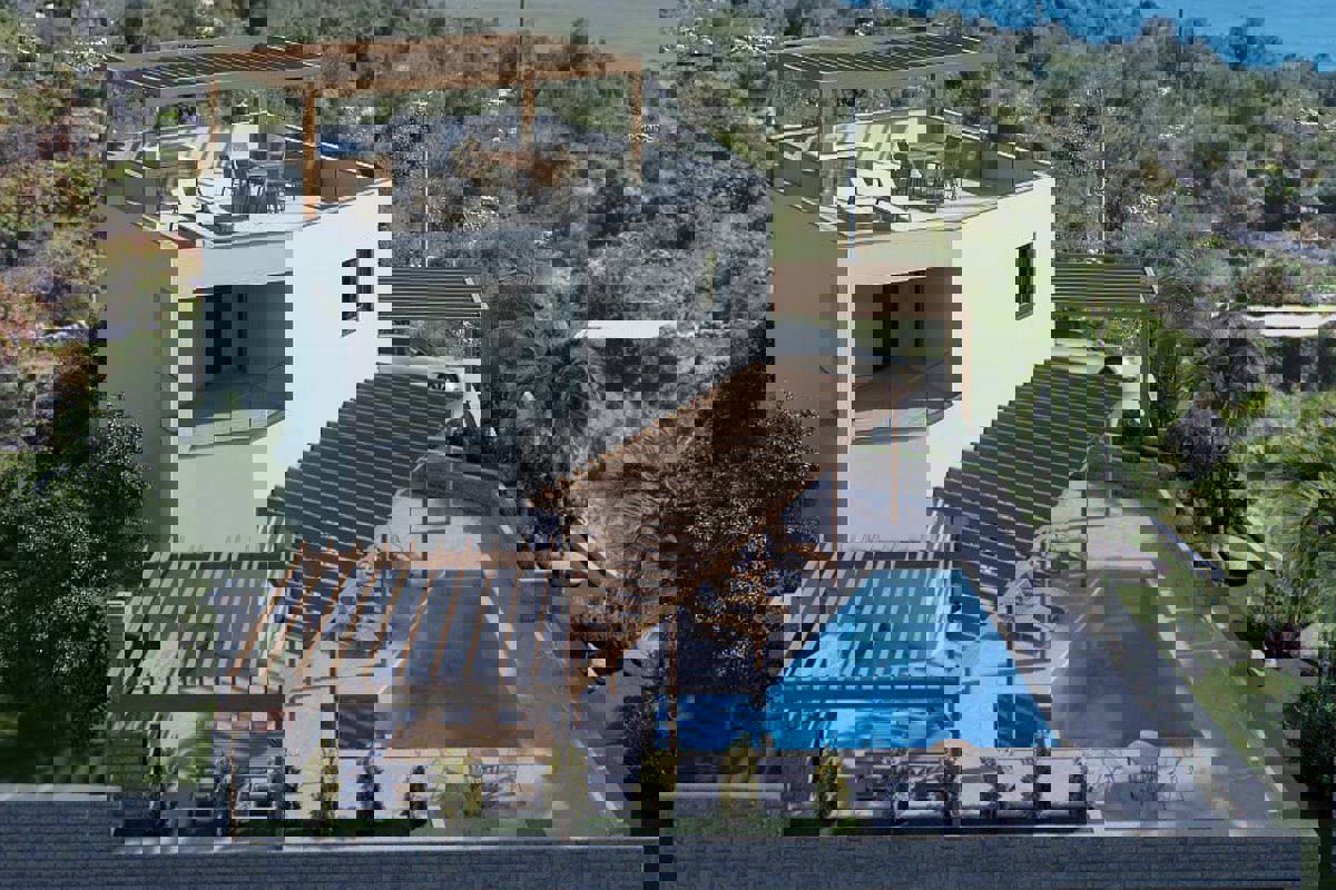 Villa moderna in un nuovo edificio con vista mare