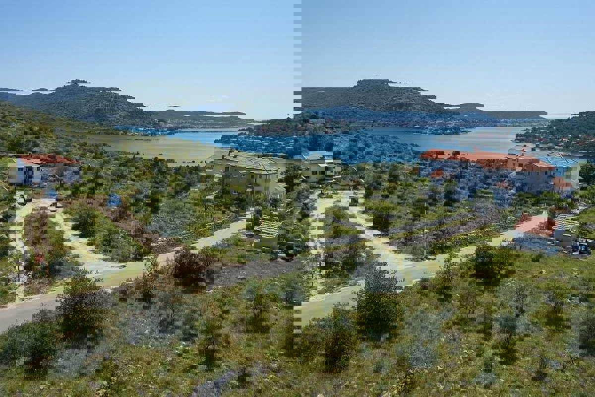 Villa moderna in un nuovo edificio con vista mare