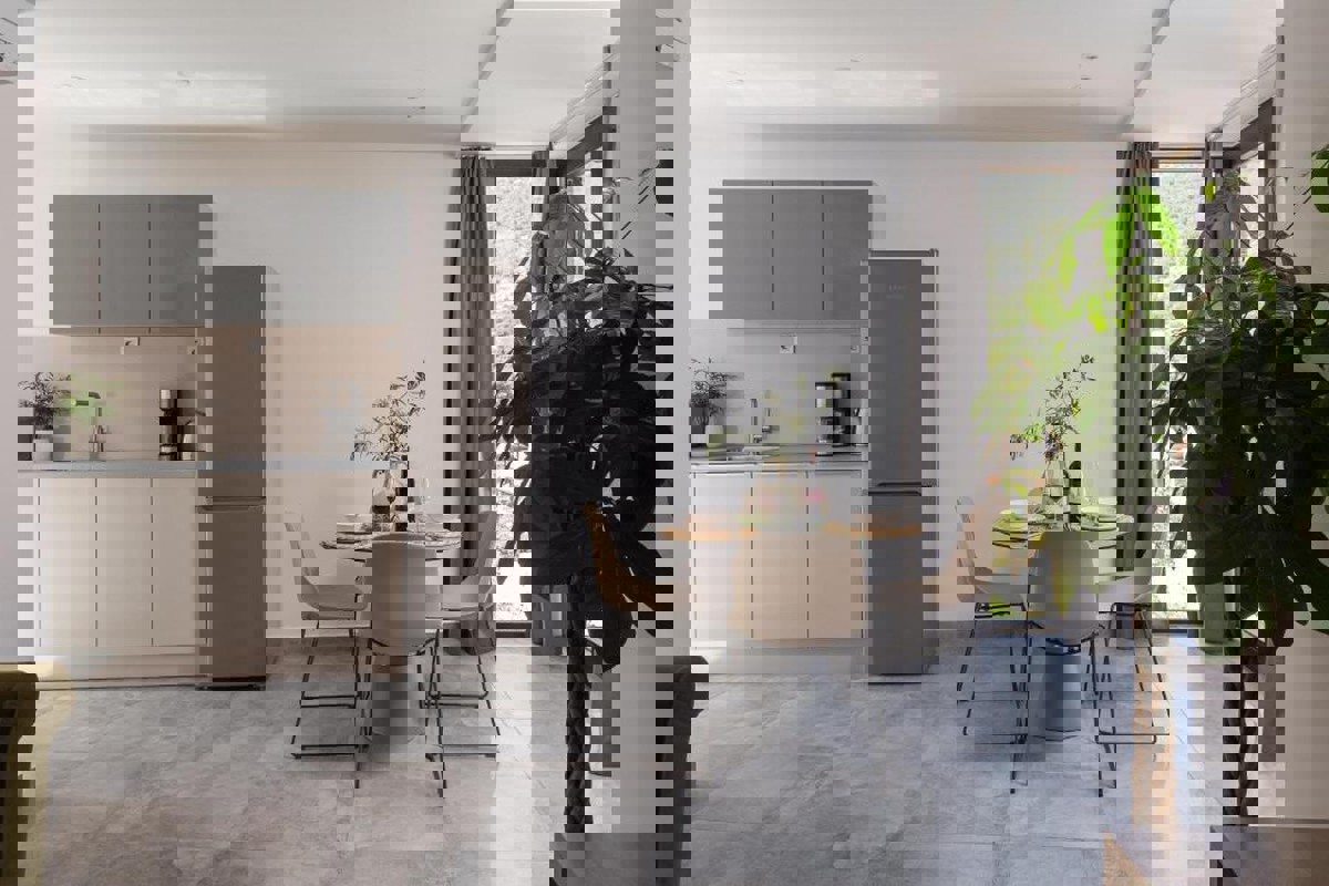 Casa di nuova costruzione nel centro della città - tre appartamenti e un cortile