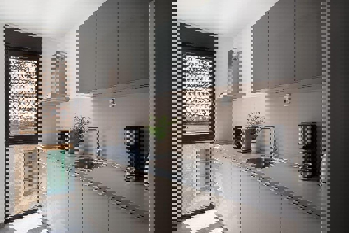 Casa di nuova costruzione nel centro della città - tre appartamenti e un cortile