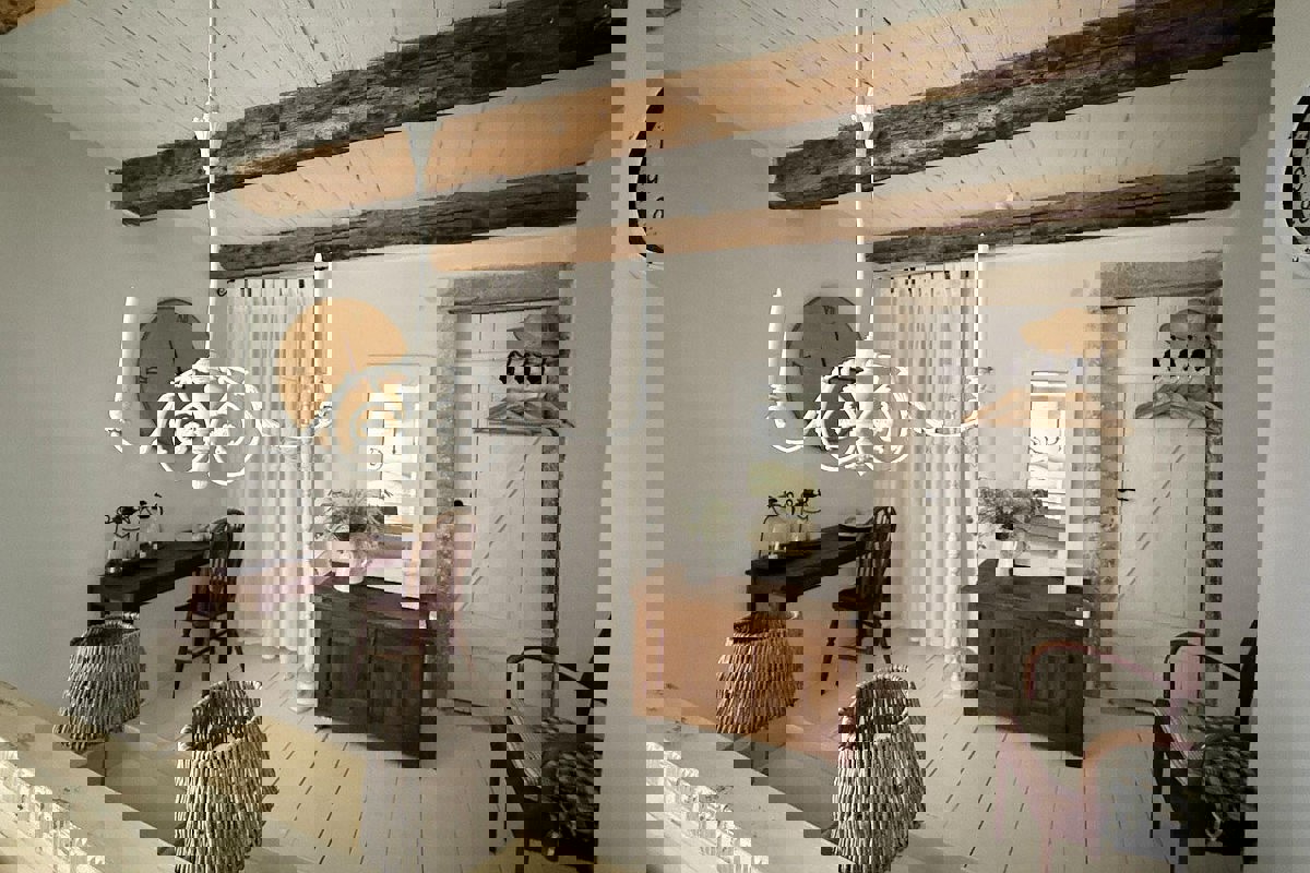 Casa in pietra in centro con vista mare