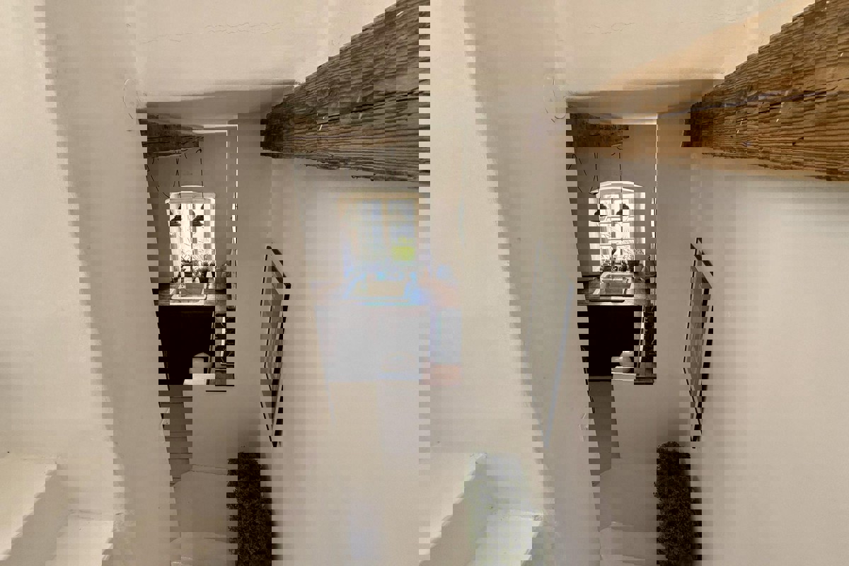 Casa in pietra in centro con vista mare