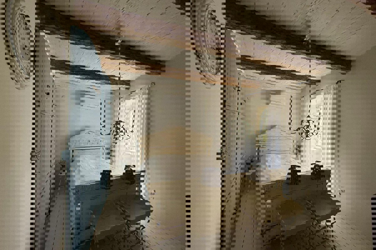 Casa in pietra in centro con vista mare