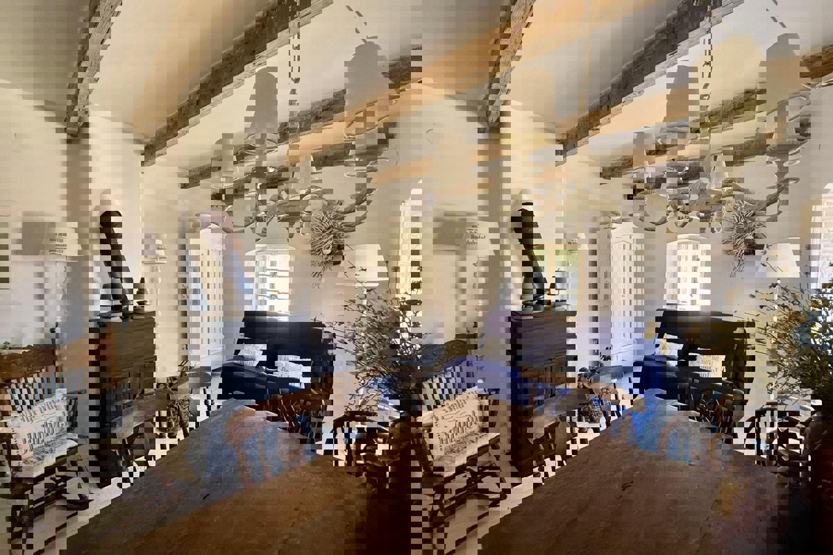 Casa in pietra in centro con vista mare