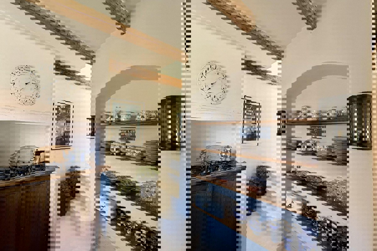 Casa in pietra in centro con vista mare