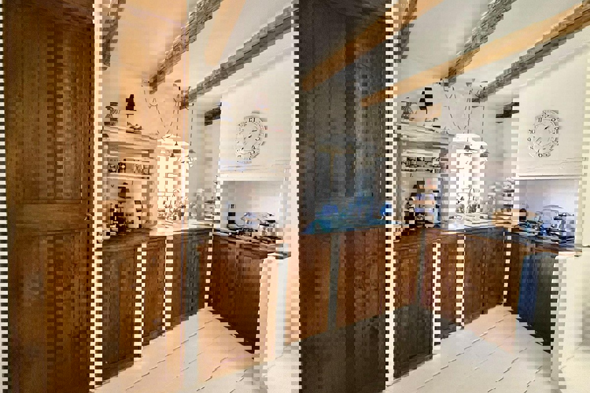 Casa in pietra in centro con vista mare