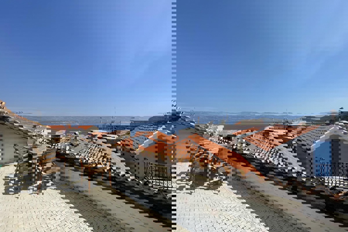 Casa in pietra in centro con vista mare