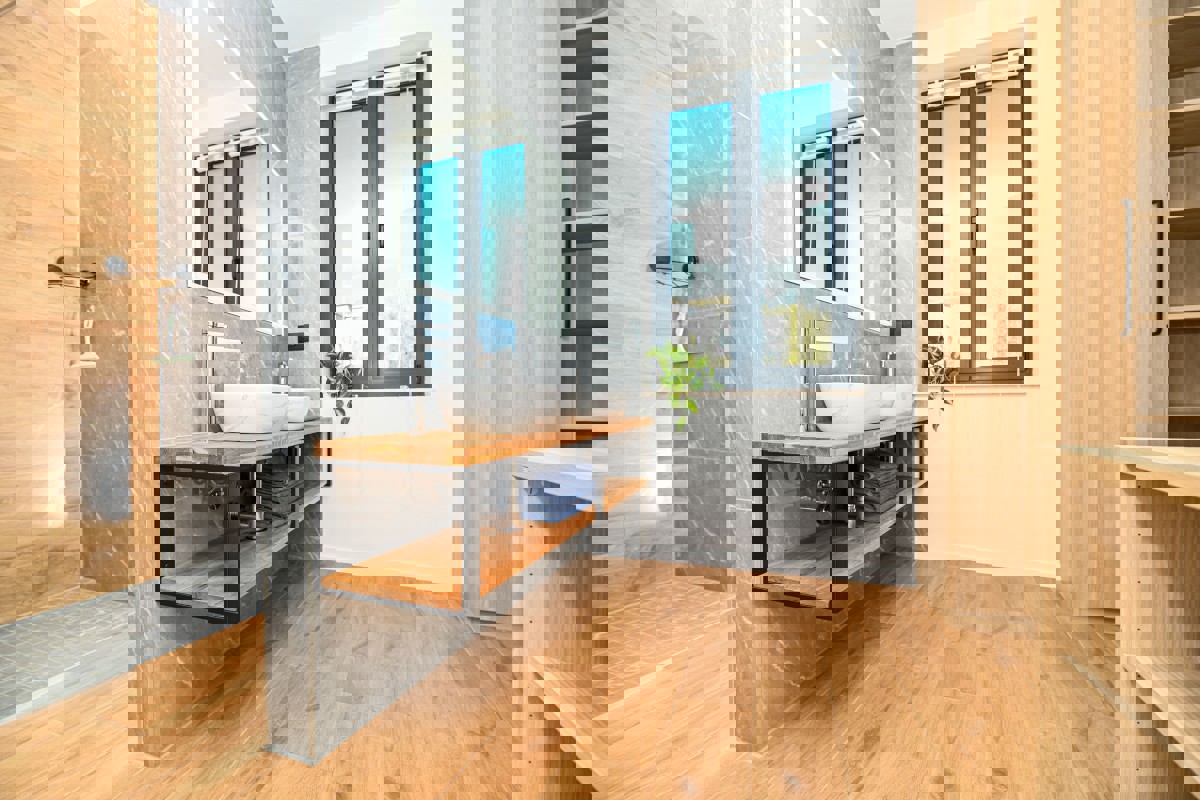 Villa moderna con piscina e vista spettacolare