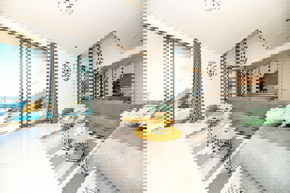 Villa moderna con piscina e vista spettacolare