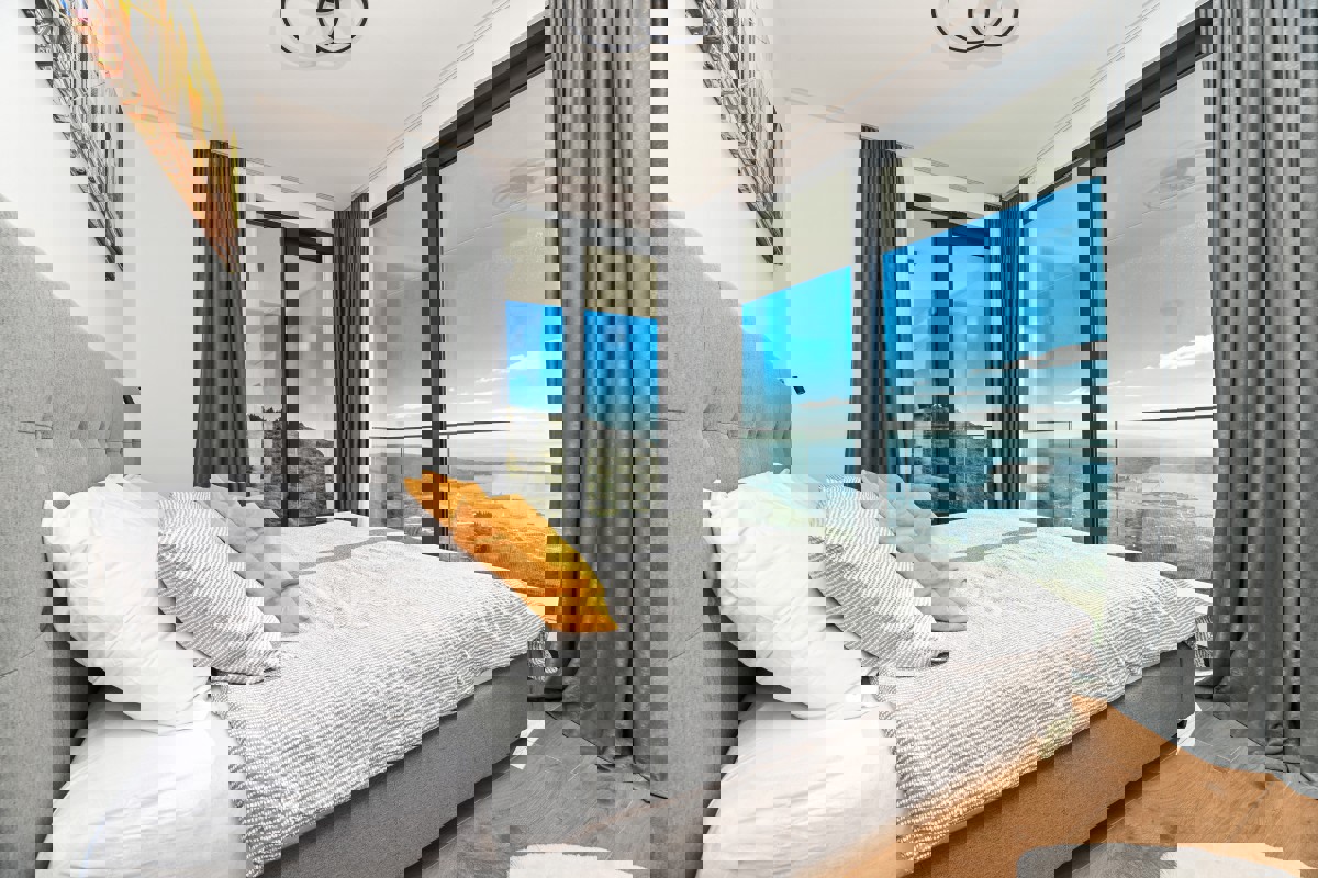 Villa moderna con piscina e vista spettacolare