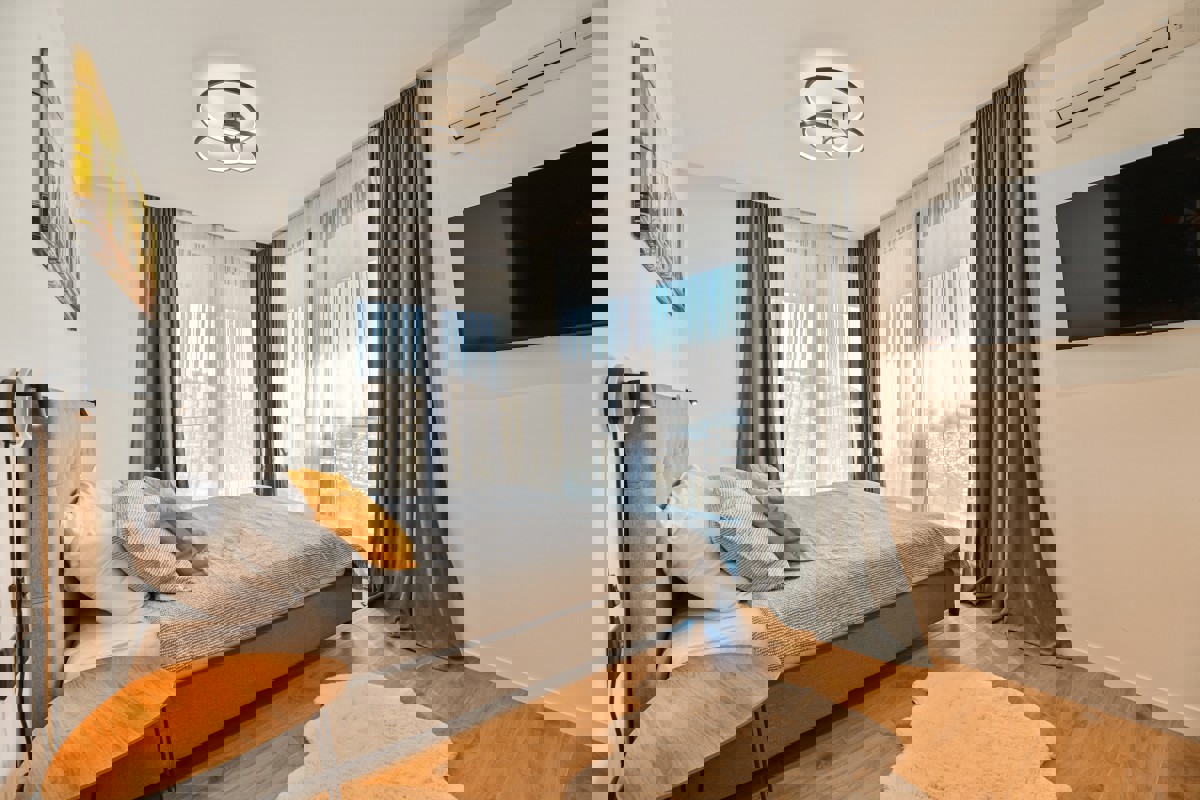 Villa moderna con piscina e vista spettacolare