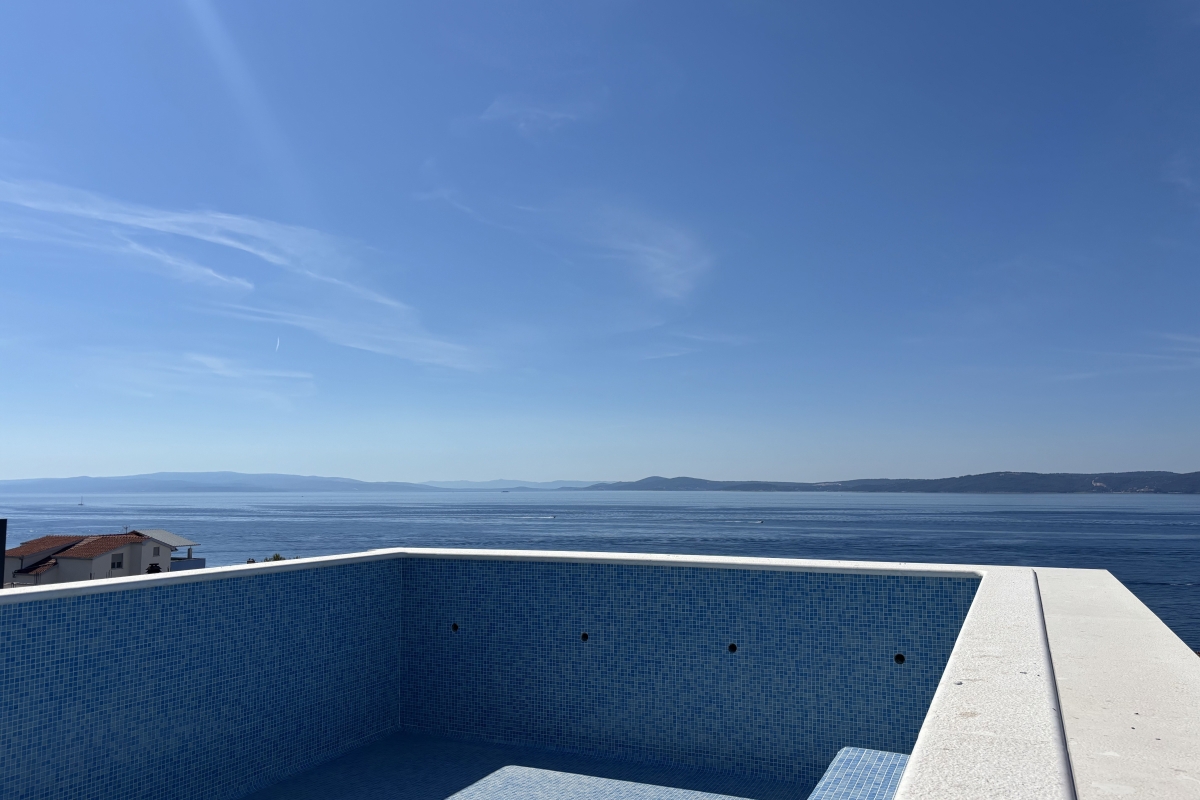 Appartamento di lusso con piscina privata sulla terrazza panoramica