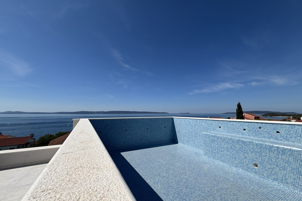 Appartamento di lusso con piscina privata sulla terrazza panoramica